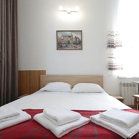 Buk Apartments On Doroshenka 29 Львов Экстерьер фото